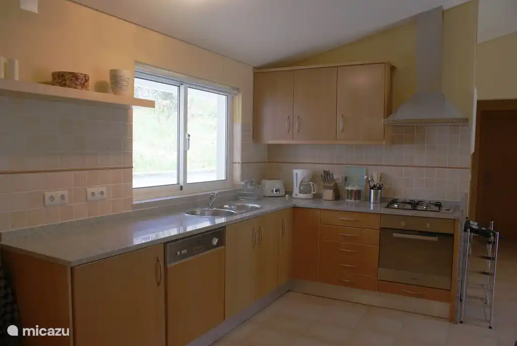 Casa Oliveirinha heeft een volledig uitgeruste keuken 