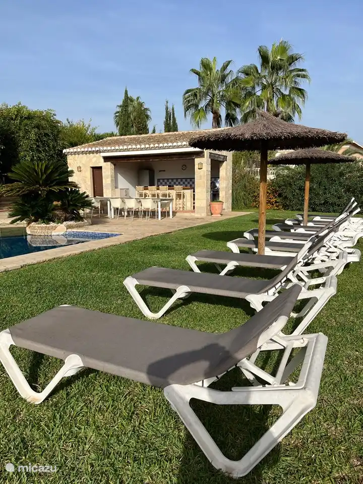 Entspannen Sie sich am Pool