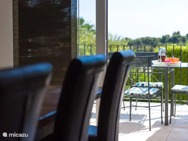 Villa Muntalmar en España, Costa Blanca, Jávea - villa Mesa de comedor (interior) para 12 personas y otra terraza exterior con mesa de comedor y bonitas vistas sobre Jávea y el mar.