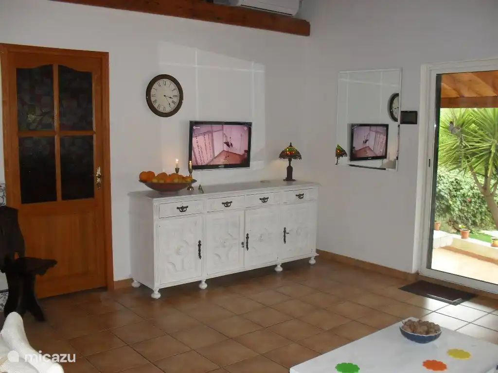 J’utilise NLziet + télévision par satellite avec beaucoup d’allemand.anglais . Offre des chaînes françaises et polonaises.