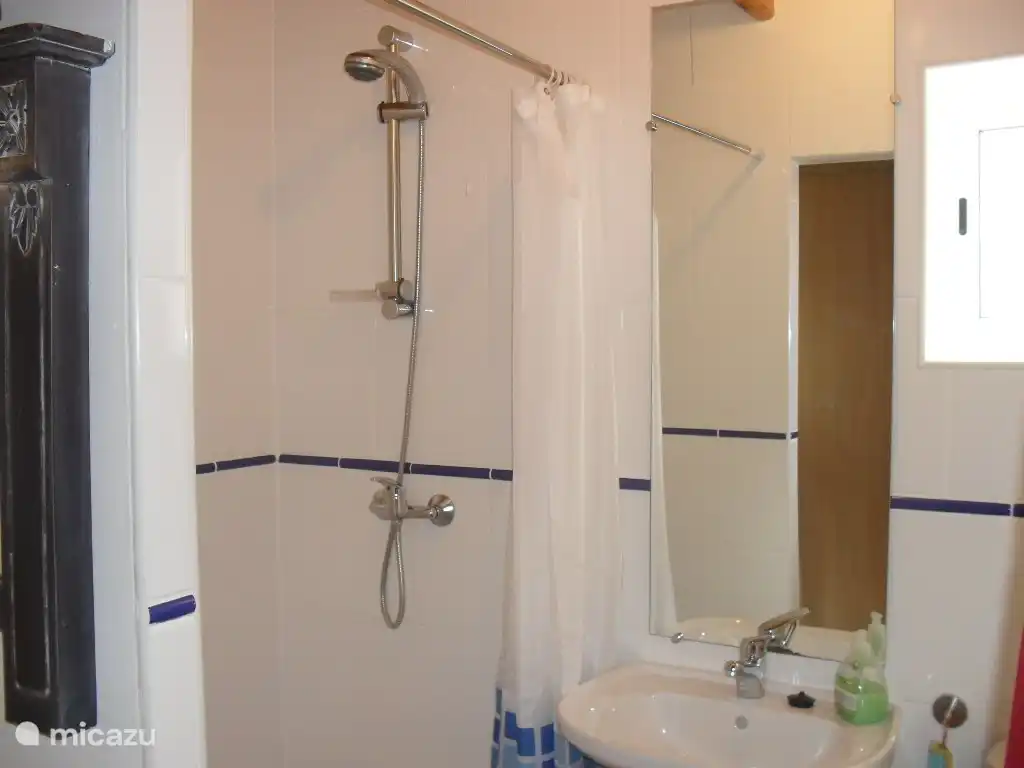 Chaque chambre a ses toilettes et sa douche