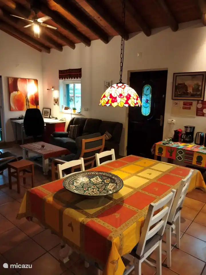 Bouilloire, micro-ondes, cafetière + machine Nespresso 