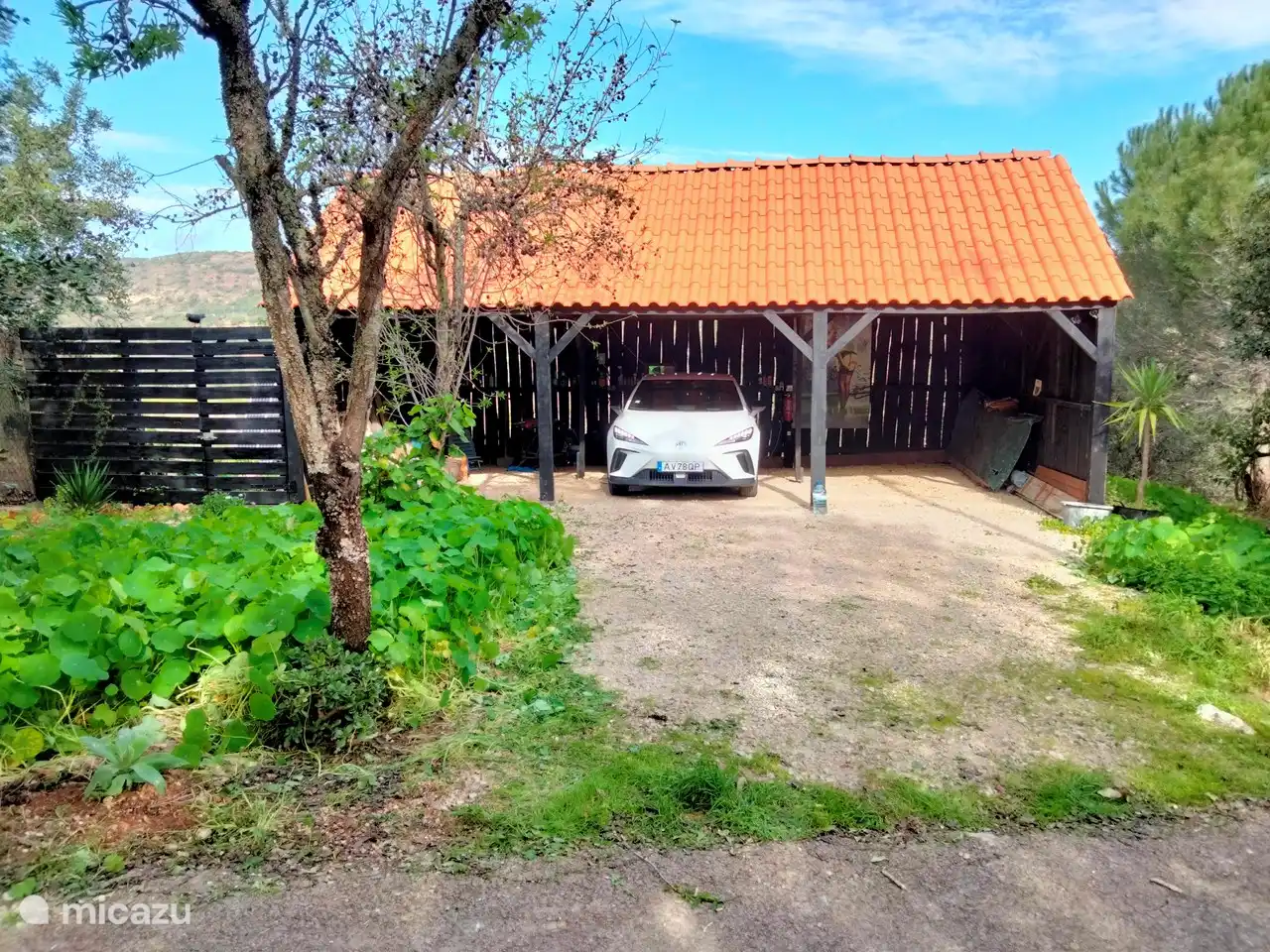 Borne de recharge pour VE disponible moyennant un supplément de 0,35 €/kWh