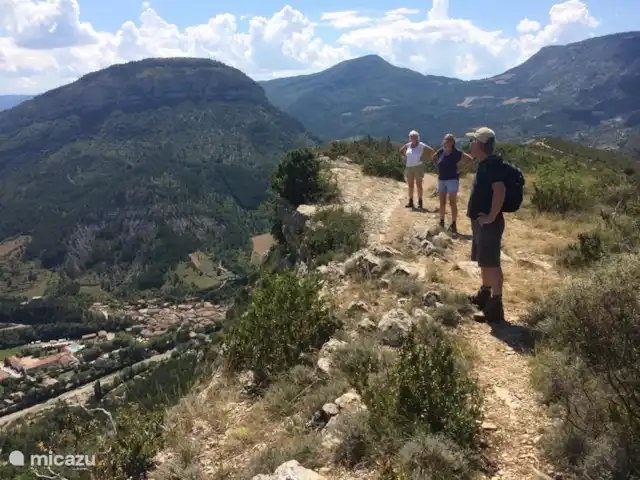 Wandelen, Frankrijk, Drôme, Mirabel-aux-Baronnies, vakantiehuis Les Saffres,  villa met zwembad