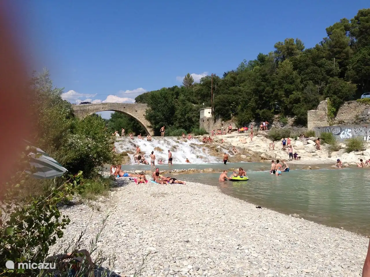 waterval bij Entrechaux (20 minuten)