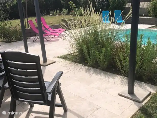 Wandelen, Frankrijk, Drôme, Mirabel-aux-Baronnies, vakantiehuis Les Saffres,  villa met zwembad