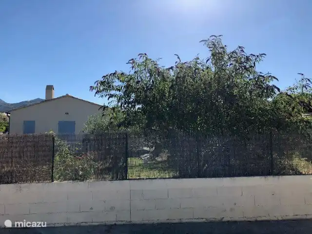 Wandelen, Frankrijk, Drôme, Mirabel-aux-Baronnies, vakantiehuis Les Saffres,  villa met zwembad