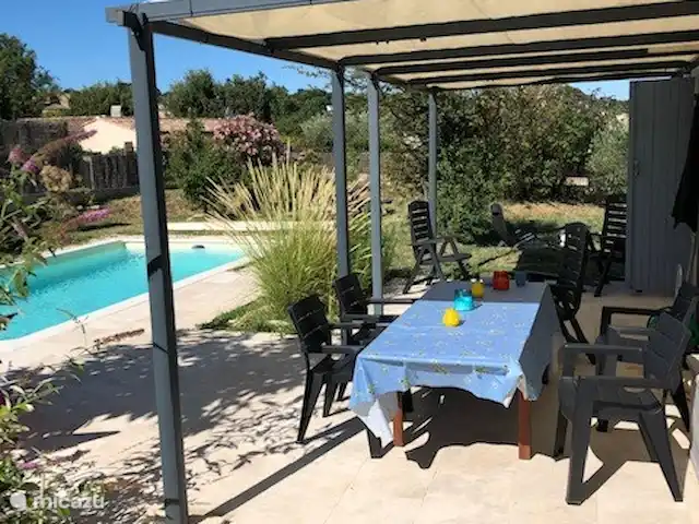 Wandelen, Frankrijk, Drôme, Mirabel-aux-Baronnies, vakantiehuis Les Saffres,  villa met zwembad