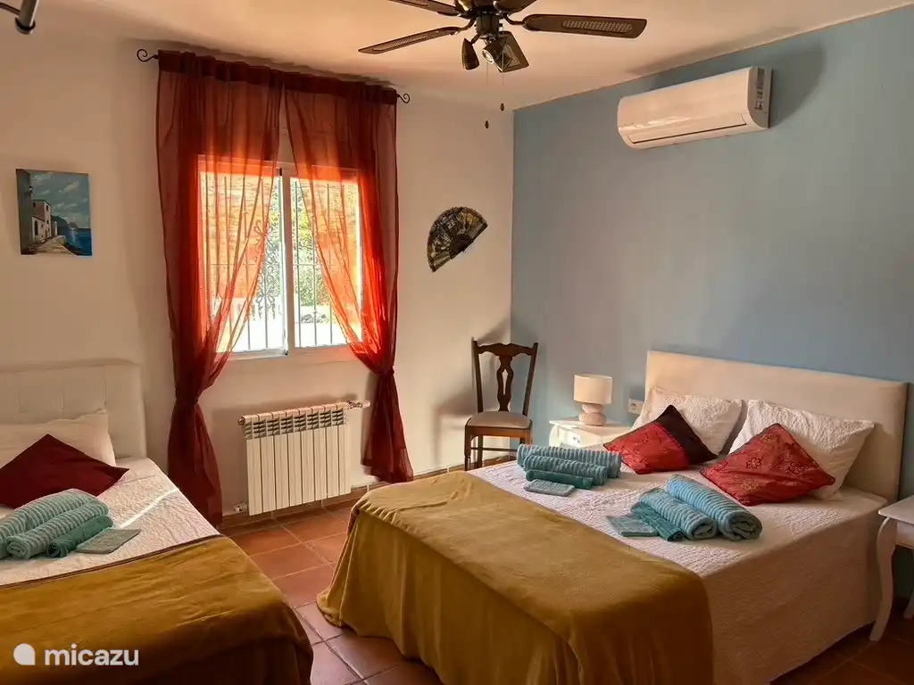 Schlafzimmer 3. Mit Blick auf den Garten gibt es Berge, die Ruhe ausstrahlen. 