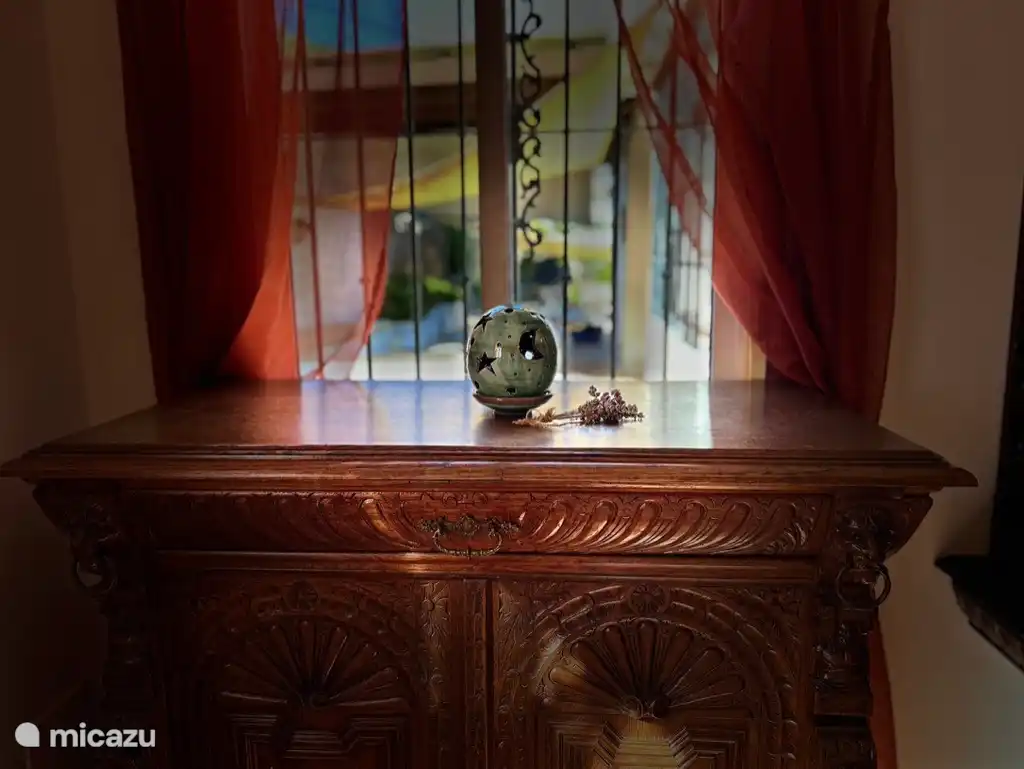 Hauptschlafzimmer mit Gartenblick