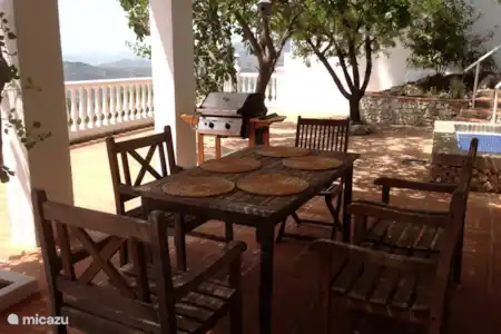 Vakantiehuis Spanje, Andalusië, Cómpeta vakantiehuis Casa buena vista overdekte terras