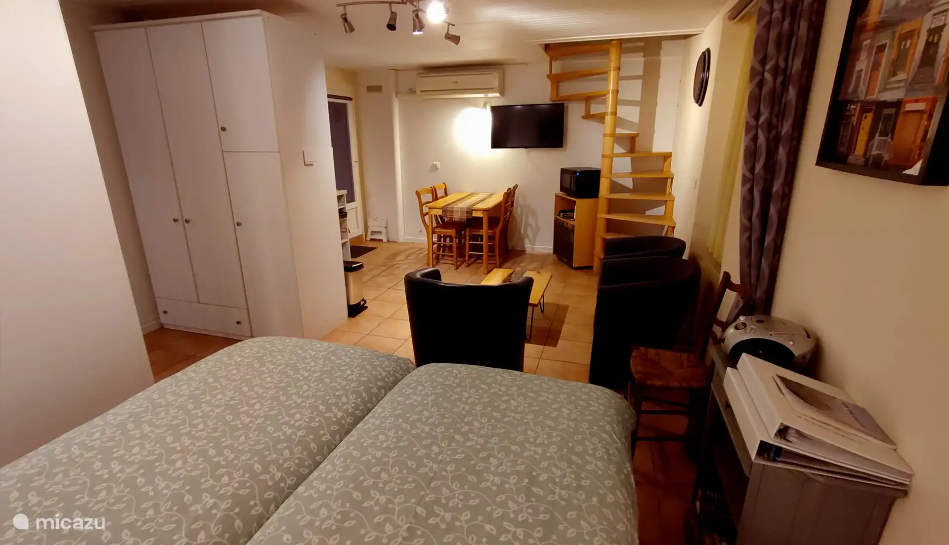 Smart-TV, feste Treppe