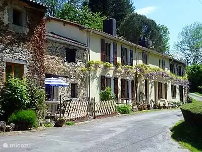 Unsere drei Eigenschaften - wie ältere Häuser, die sie sehr dick sind, gut isolierte Wände.