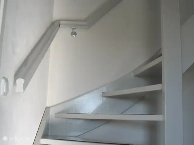 't Juttendel | Pays-Bas, Drenthe, Ruinen - maison de vacances L'escalier des dortoirs.