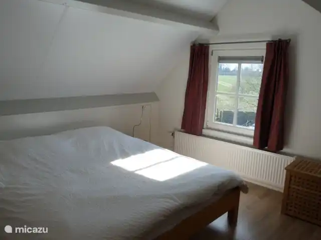 't Juttendel | Pays-Bas, Drenthe, Ruinen - maison de vacances A l'arrière vous avez une vue sur le clocher de l'église de Ruinen.