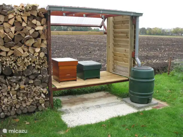 't Juttendel | Pays-Bas, Drenthe, Ruinen - maison de vacances Le rucher. Délicieux miel en préparation.