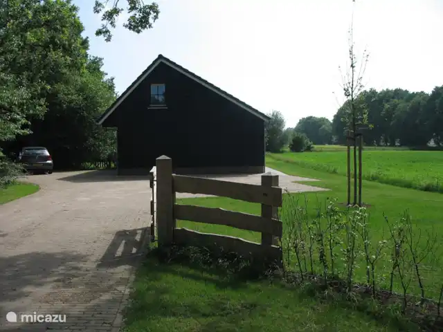't Juttendel | Pays-Bas, Drenthe, Ruinen - maison de vacances Allée vers 't Juttendel avec de nombreuses places de parking.