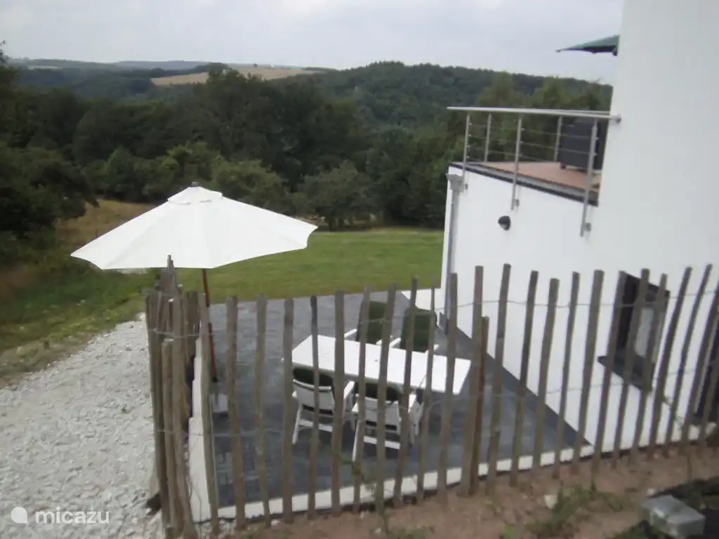 ella mira hacia atr&#225;s