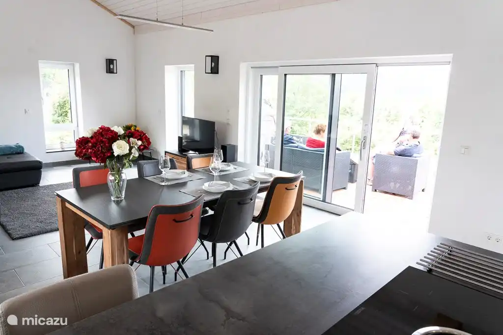 Sal&#243;n con vistas a la terraza