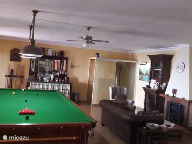 Chambre familiale 4 pers Casa Roble B&B | Espagne, Andalousie, Cómpeta - chambres d'hôtes salle de billard, bibliothèque et coin salon