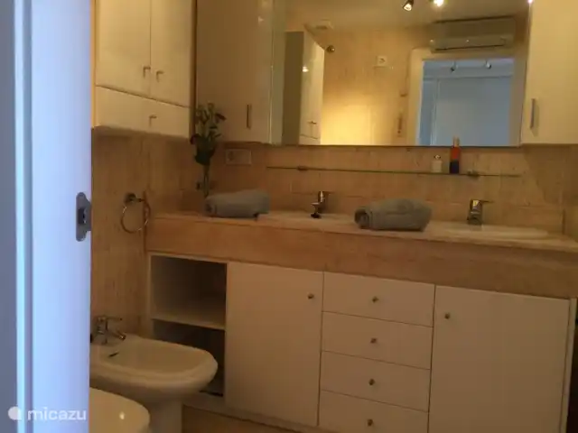 appartement huren in Spanje, Costa Blanca, Altea la Vieja – Prachtig app. nabij zee en Golf En suite badkamer