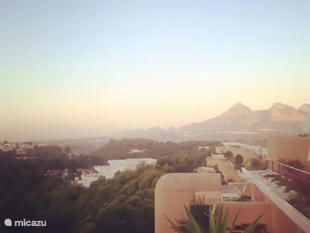 appartement huren in Spanje, Costa Blanca, Altea la Vieja – Prachtig app. nabij zee en Golf Omgeving bij zonsopgang.