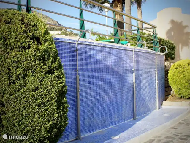 appartement huren in Spanje, Costa Blanca, Altea la Vieja – Prachtig app. nabij zee en Golf De douches in de tuin.