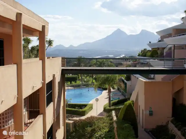 appartement huren in Spanje, Costa Blanca, Altea la Vieja – Prachtig app. nabij zee en Golf In de gemeenschappelijke tuin bevinden zijn twee zwembaden.