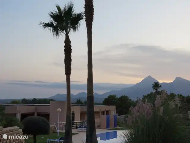 appartement huren in Spanje, Costa Blanca, Altea la Vieja – Prachtig app. nabij zee en Golf In de gemeenschappelijke tuin zijn twee zwembaden aanwezig.