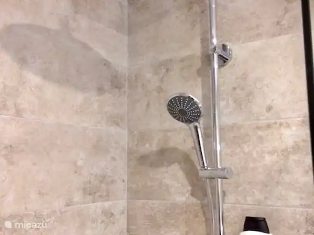 appartement huren in Spanje, Costa Blanca, Altea la Vieja – Prachtig app. nabij zee en Golf Begin 2020 werd de tweede badkamer vernieuwd, nu met inloopdouche.