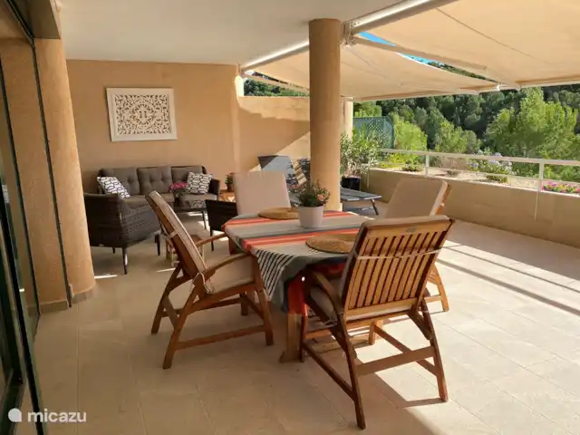 appartement huren in Spanje, Costa Blanca, Altea la Vieja – Prachtig app. nabij zee en Golf Markiezen zorgen voor extra schaduw.