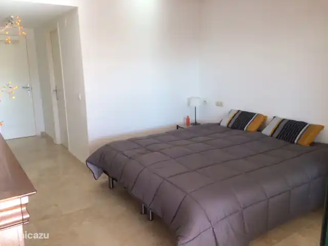 appartement huren in Spanje, Costa Blanca, Altea la Vieja – Prachtig app. nabij zee en Golf Master bedroom met eigen badkamer