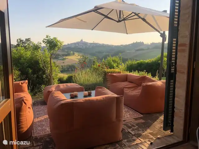 Casa Santa Maria Nuova Le Marche | Italie, Marche, Ostra Vetere - maison de vacances espace détente à l'extérieur de la maison avec vue sur Ostra Vetere