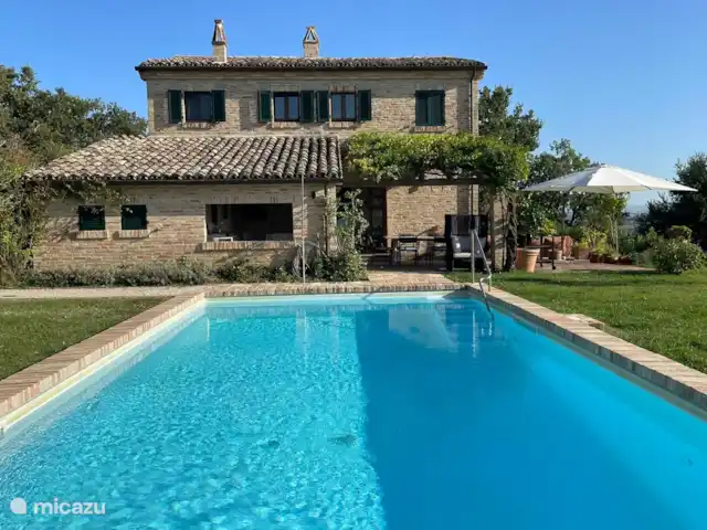 Casa Santa Maria Nuova Le Marche | Italie, Marche, Ostra Vetere - maison de vacances piscine donnant sur la loggia