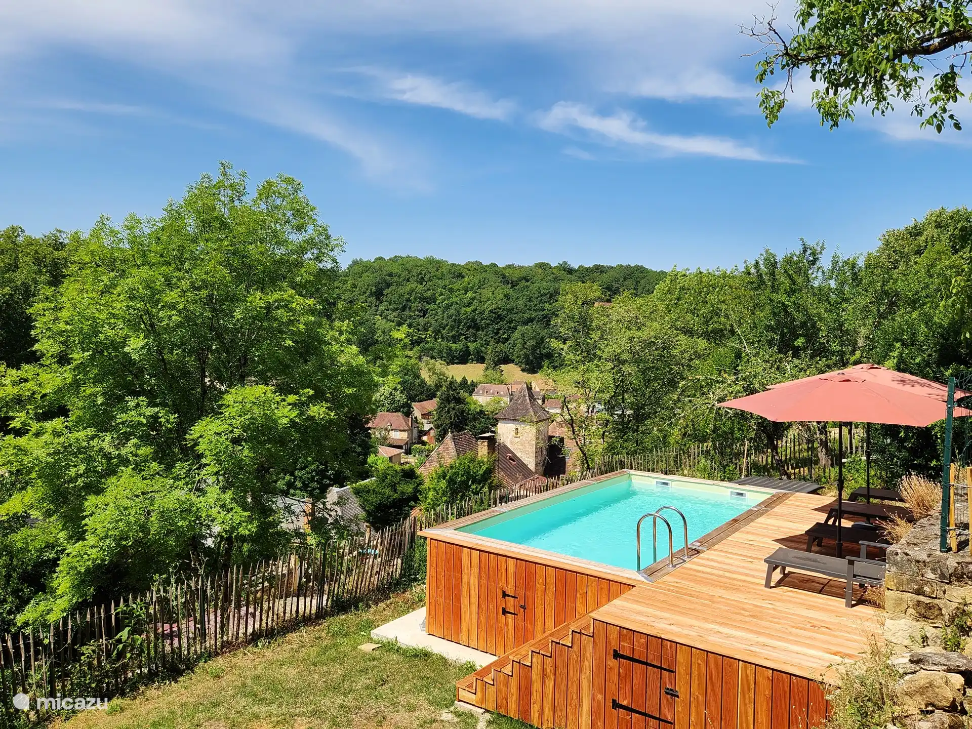 Piscine avec de magnifiques vues