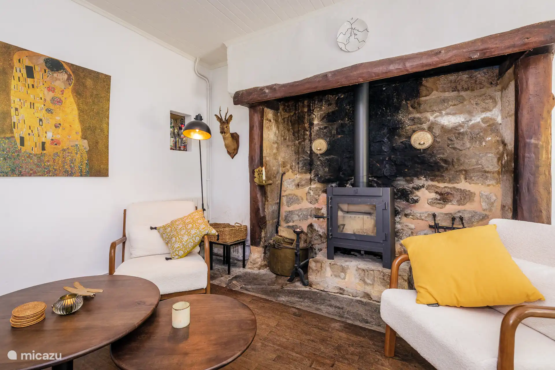 Salon avec cheminée