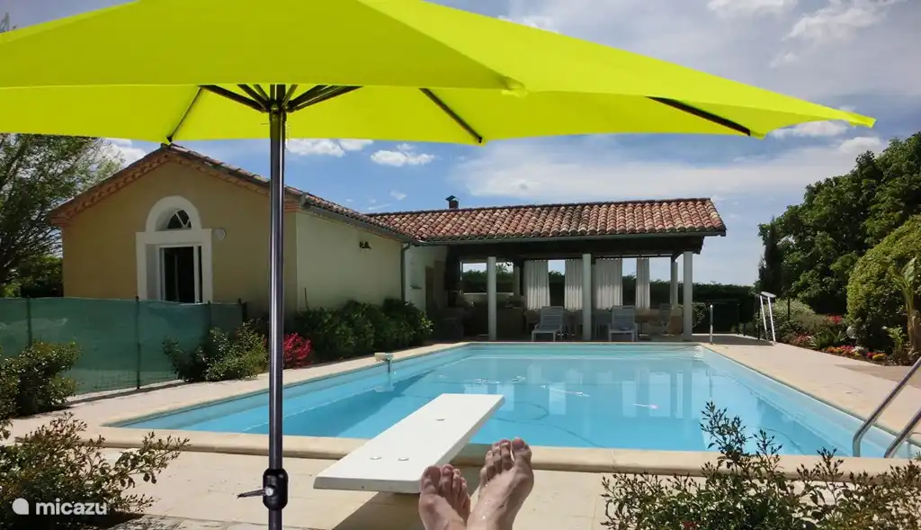 Genießen Sie am Pool