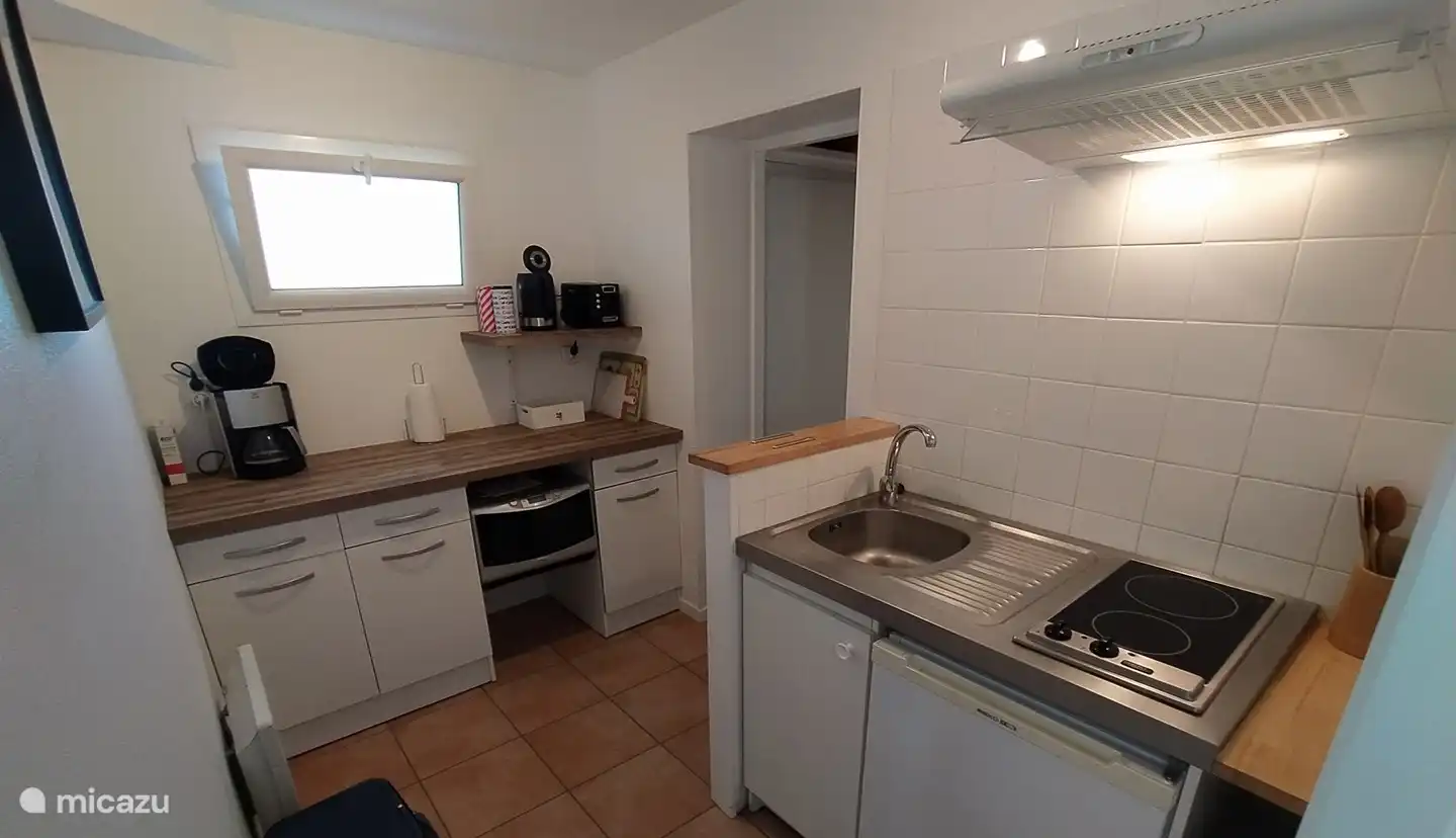 Küche mit Kombibackofen