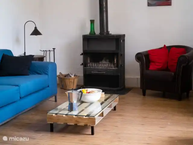 Villa Bièvres en Francia, Árdenas francesas, Bièvres  - casa vacacional El salón con estufa de leña para cuando llega el frío de la tarde.