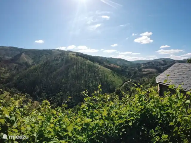 Casa de montaña Casa Cancelinha en Portugal, Coímbra, Góis - alojamiento y desayuno vista desde el jardin