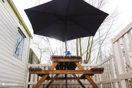 Vakantiehuis Nederland, Zeeland, Bruinisse stacaravan Villa Zeelandia Buiten op het terras.