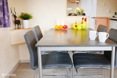 Vakantiehuis Nederland, Zeeland, Bruinisse stacaravan Villa Zeelandia Eetgedeelte