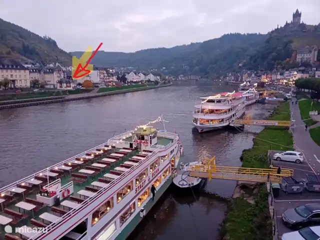 Pabellón de Cochem en el Mosela en Alemania, Mosela, Cochem - casa vacacional flecha roja = casa