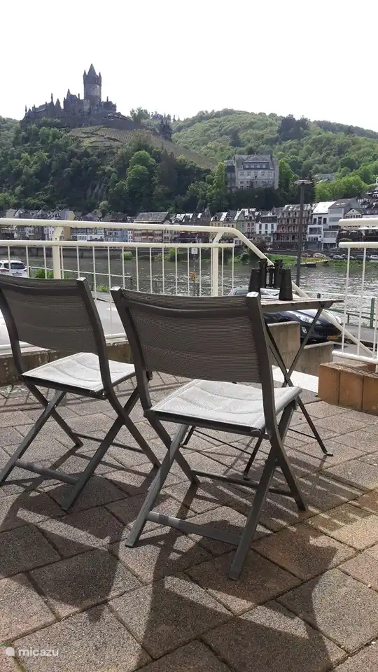 Außenterrasse mit Blick auf die Mosel