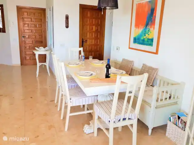 Casa León en Moraira con vistas al mar en España, Costa Blanca, Moraira - casa vacacional El comedor acogedor