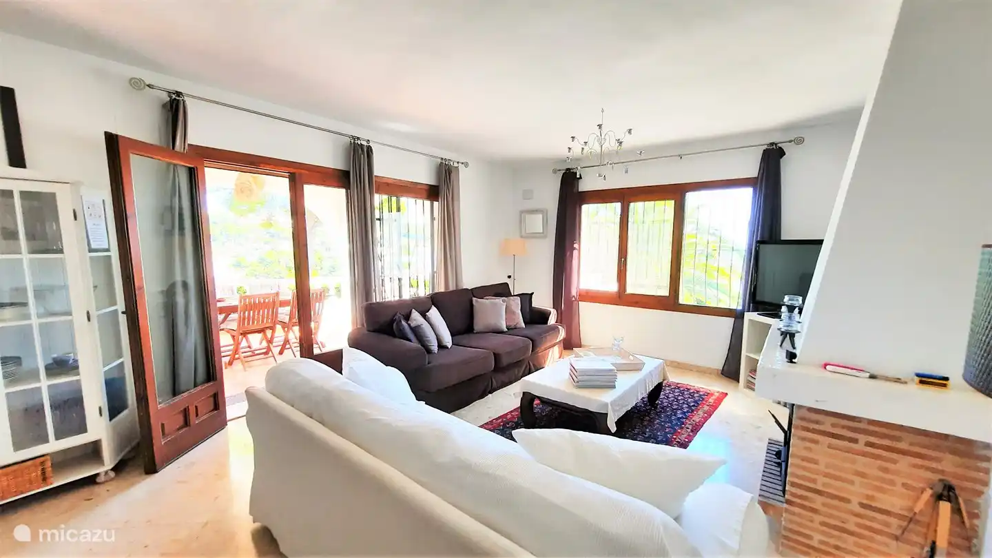 Der Wohnbereich mit viel Licht