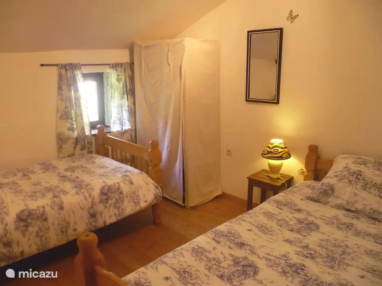 Das Zweibettzimmer - wir können hier ein extra kleines Kinderbett unterbringen.