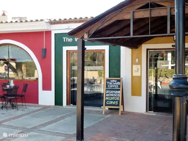 BELLA VISTA 1ère ligne, la plus belle/délicieuse | Espagne, Costa Blanca, El Campello - appartement Petit supermarché et restaurants à l'entrée de Pueblo Acantilado