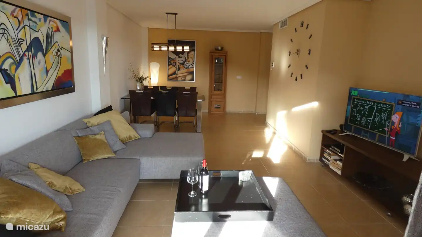 Wohnzimmer neben Terrasse