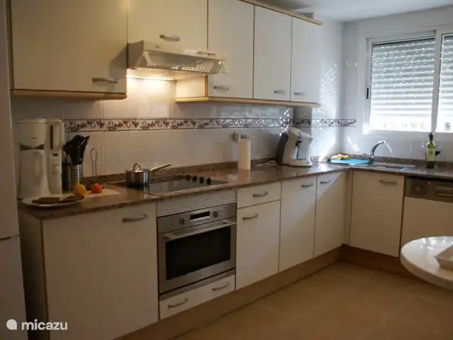 BELLA VISTA 1ère ligne, la plus belle/délicieuse | Espagne, Costa Blanca, El Campello - appartement Cuisine entièrement équipée avec tous les appareils. De plus, buanderie avec lave-linge et sèche-linge